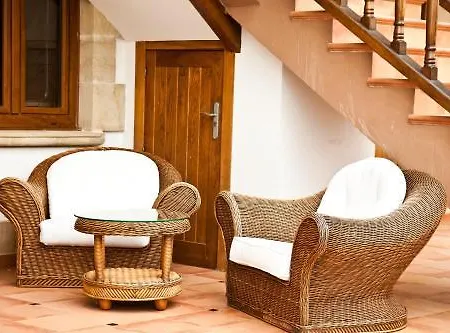 Ciudad De Petra サンティリャーナ・デル・マル