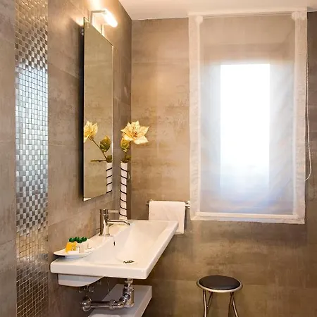 Ciudad De Petra * サンティリャーナ・デル・マル